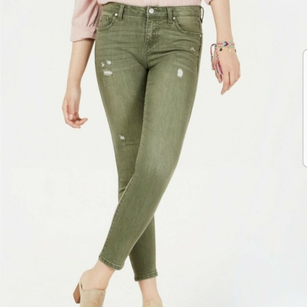 CELEBRITY PINK Distressed Skinny Mid-Rise Jean